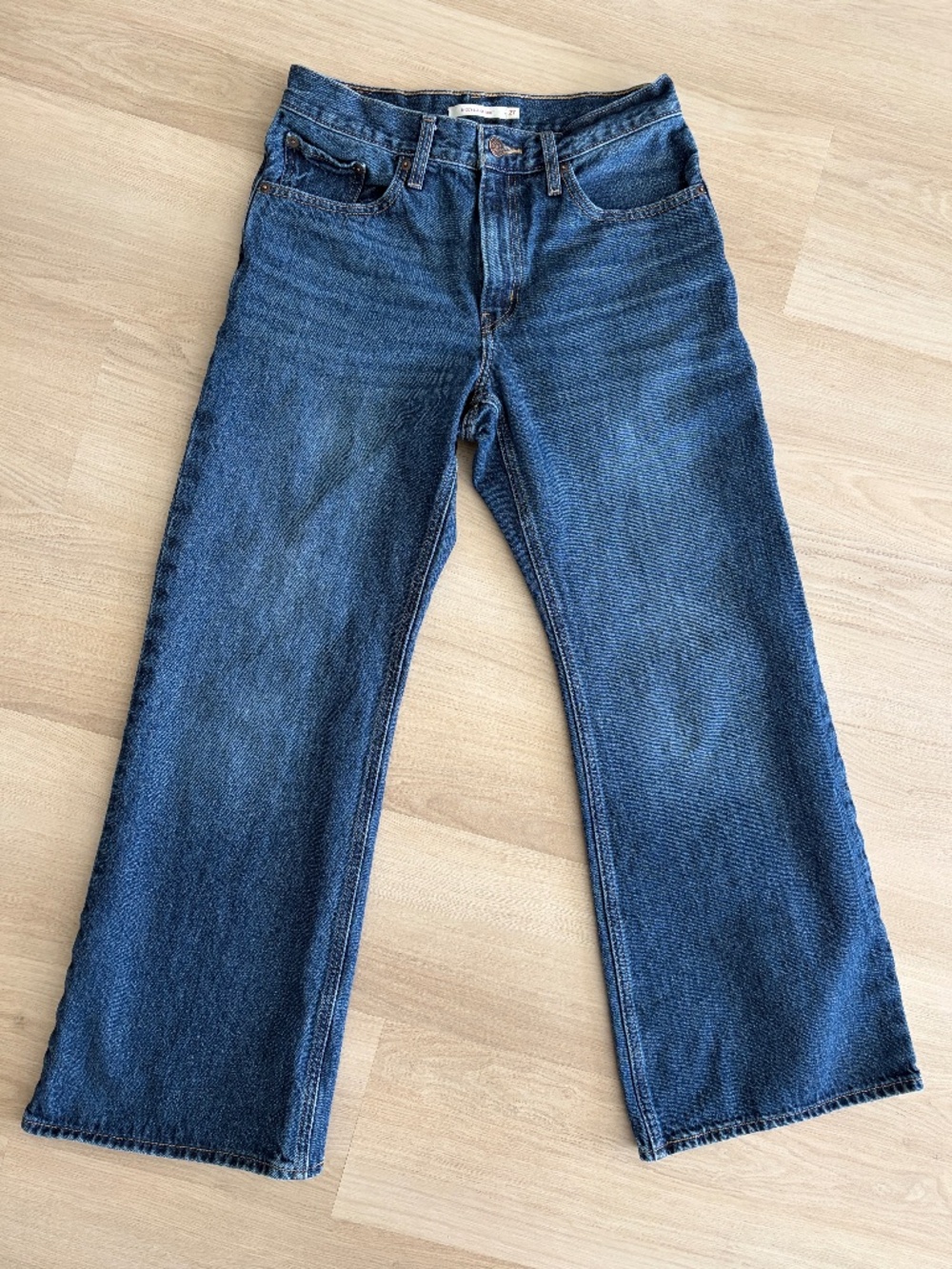 Levi’s Middy Loose Mid Rise Bootcut Jeans – Good Fortune – Size 27